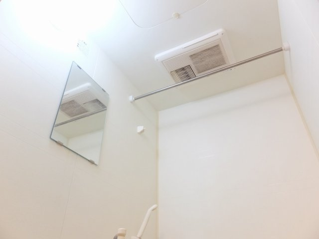 レオパレスａｉのその他|浴室には換気乾燥機付きなので雨の日のお洗濯も安心です。