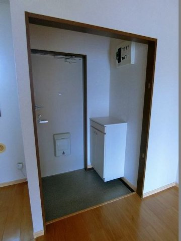 ハイツシンメイの玄関
