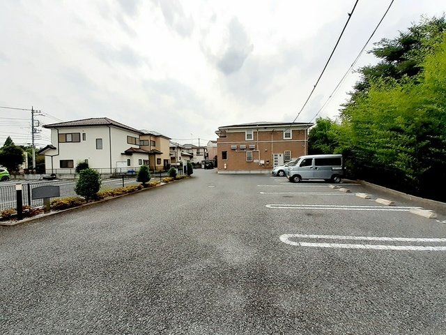 パークサイド・プリムラの駐車場