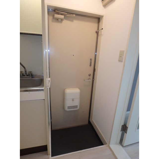 シティパレス東住藤金の玄関