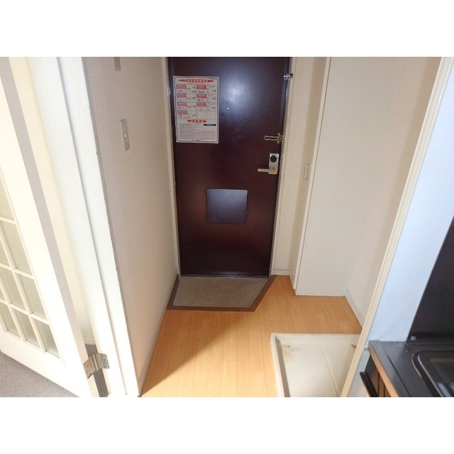 レオパレスアムールの玄関