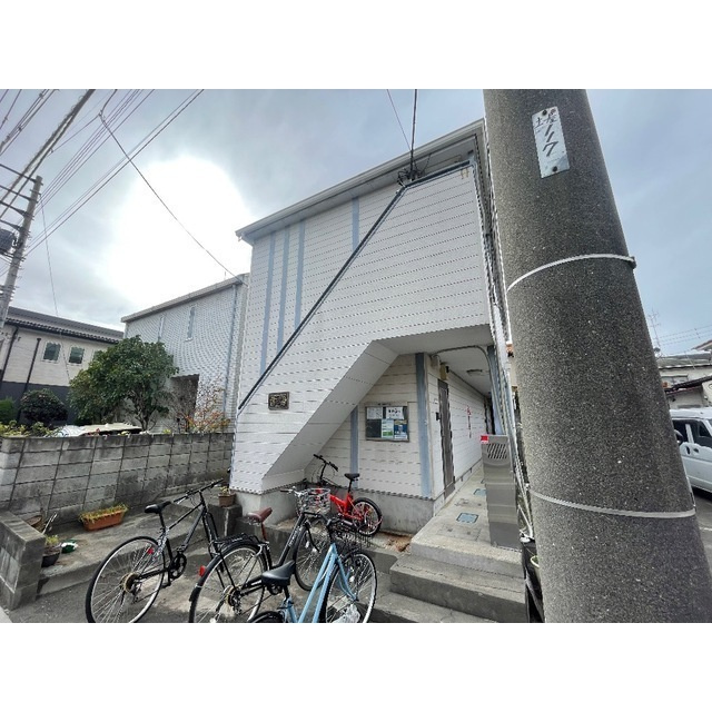 レオパレスアムールの外観