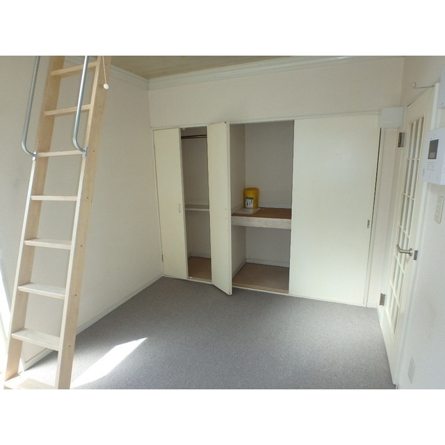 レオパレスアムールの居間・リビング