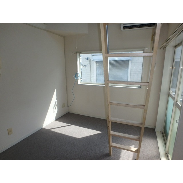 レオパレスアムールの居間・リビング