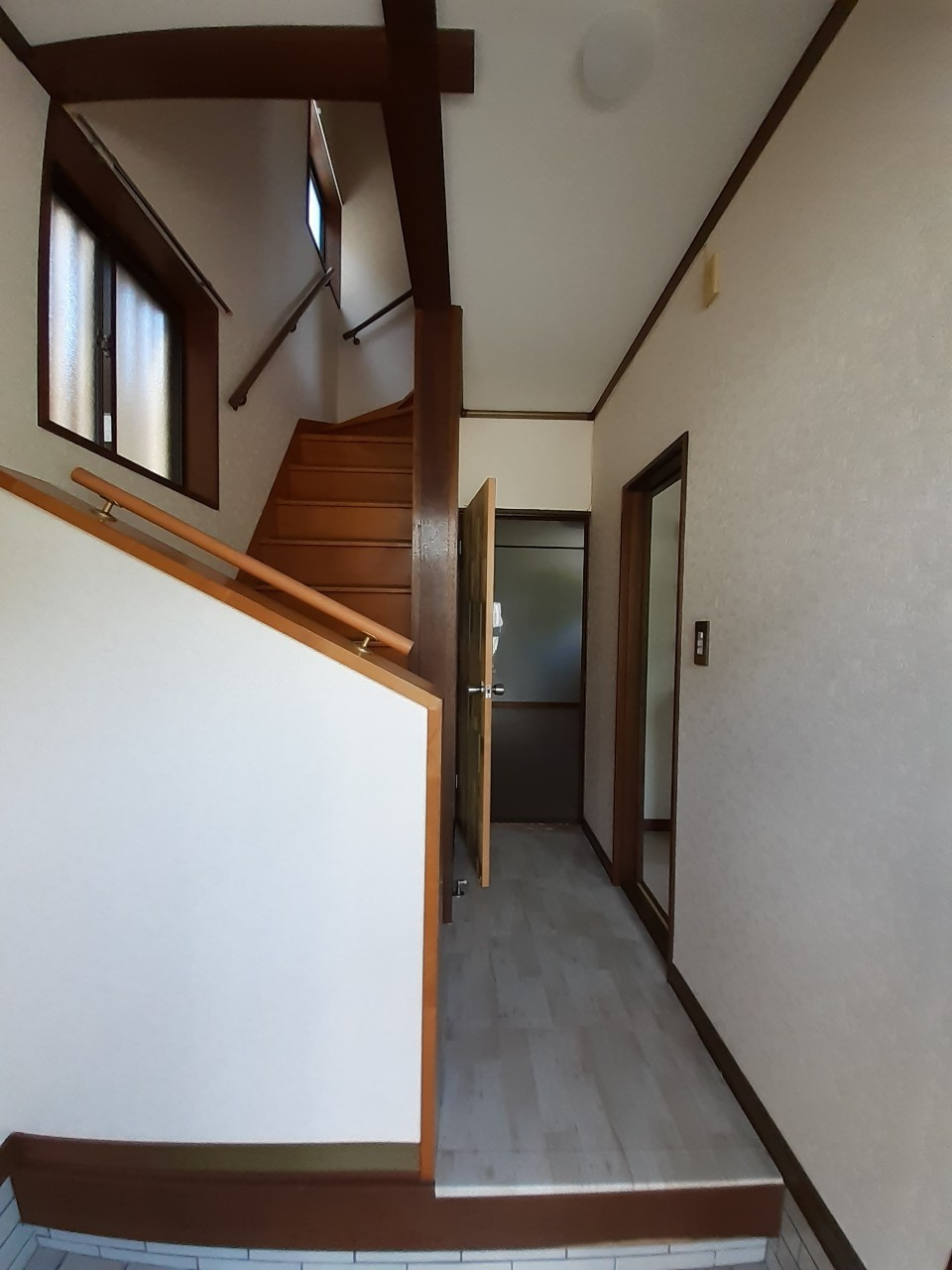 泉町貸家の玄関