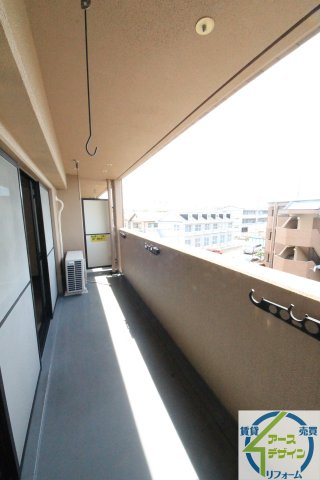 プラザハイツ二ツ屋A棟のバルコニー|※類似部屋