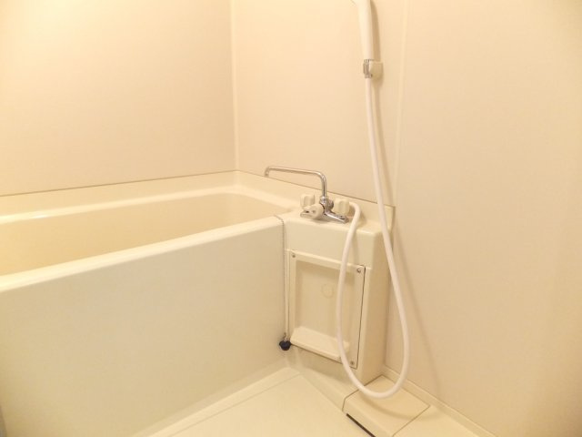 フローラ本八幡の浴室