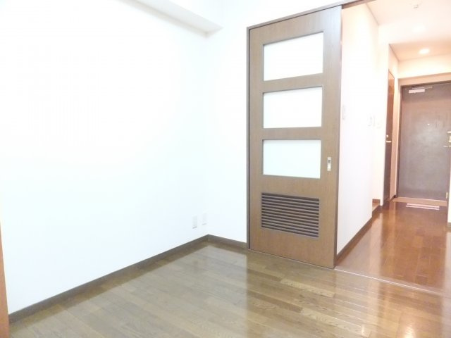 フローラ本八幡の洋室