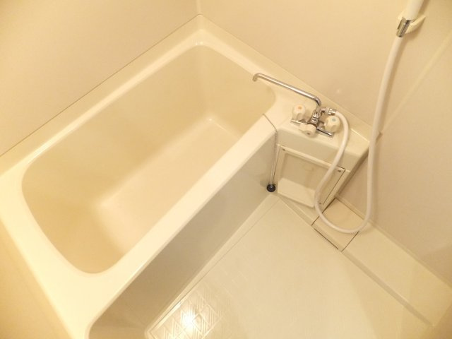 フローラ本八幡の浴室