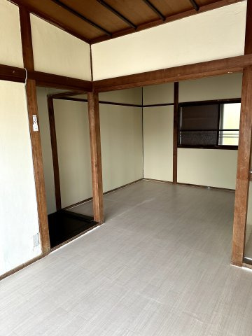 西舞子5丁目テラス庭付きの洋室