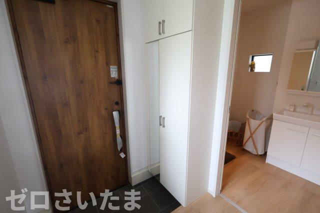 《仲介手数料無料》伊奈町本町２丁目206新築一戸建てエルデの玄関