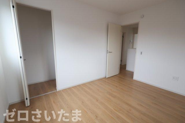 《仲介手数料無料》伊奈町本町２丁目206新築一戸建てエルデの洋室|2階 6帖