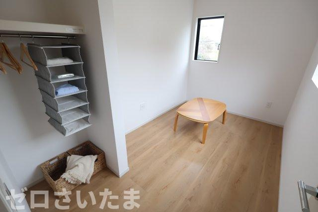 《仲介手数料無料》伊奈町本町２丁目206新築一戸建てエルデの洋室|2階 5帖