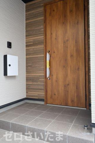 《仲介手数料無料》伊奈町本町２丁目206新築一戸建てエルデの玄関