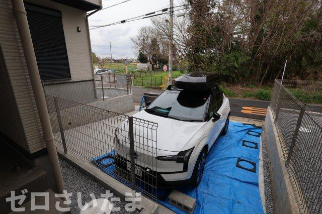《仲介手数料無料》伊奈町本町２丁目206新築一戸建てエルデの駐車場