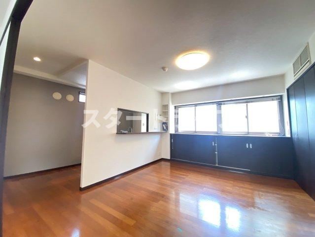 大阪市淀川区西中島３丁目の賃貸マンションの居間・リビング