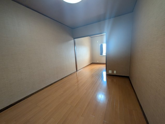 高取山町一戸建の洋室
