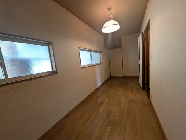 高取山町一戸建の洋室