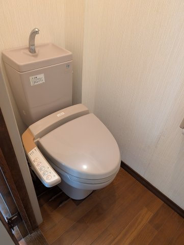 高取山町一戸建のトイレ