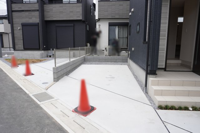 草加市新里町 新築分譲住宅 全8棟 7号棟の駐車場