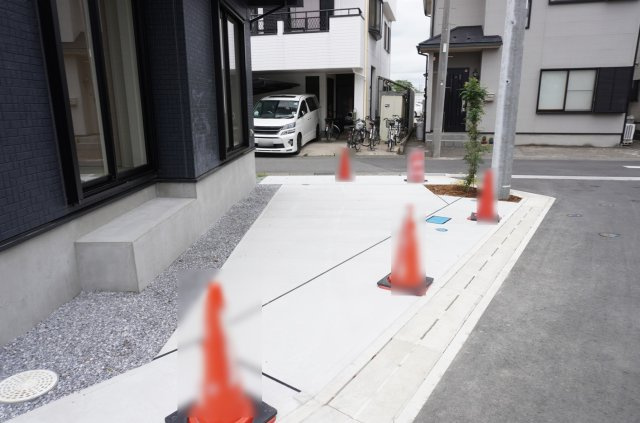 草加市新里町 新築分譲住宅 全8棟 7号棟の駐車場