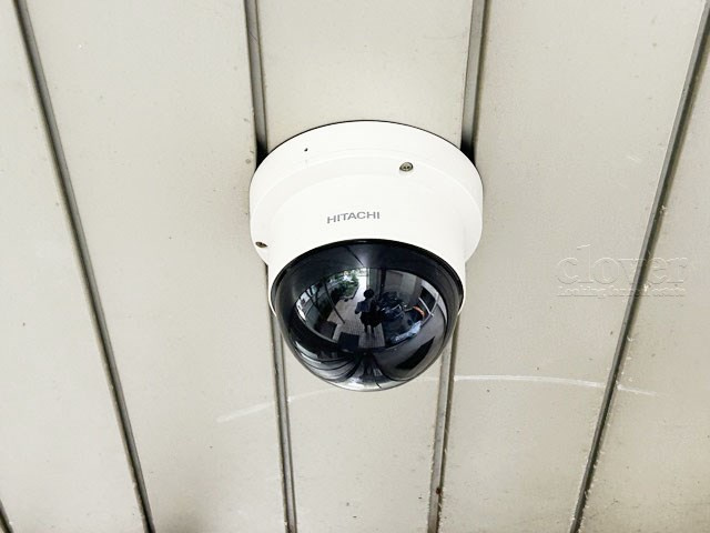 【防犯設備】 | 哲学堂コーポラス | 建物や敷地の隅々に目を光らせる防犯カメラが設置されています。現地を見学される際には、カメラの存在やその台数にも意識を払ってみてください。～即日のご見学可能～　お問合せはお気軽にどうぞ。
