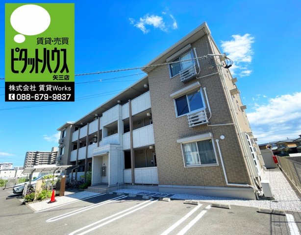 ルミエール　Ｅ棟の外観