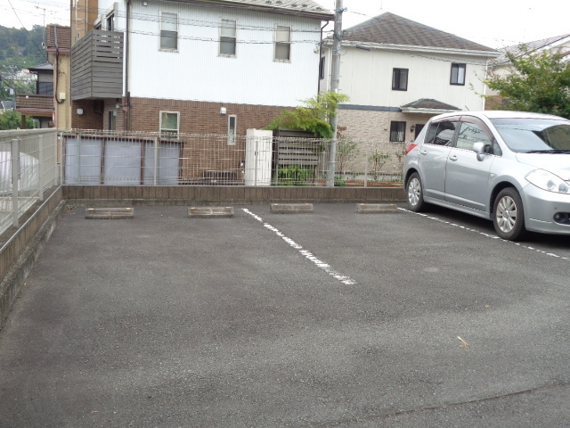 メイプルコートの駐車場|敷地内駐車場
