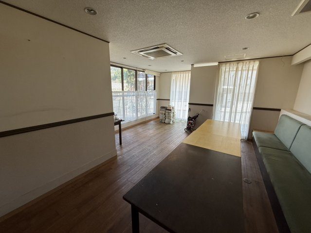 鹿ケ谷テナントの内装