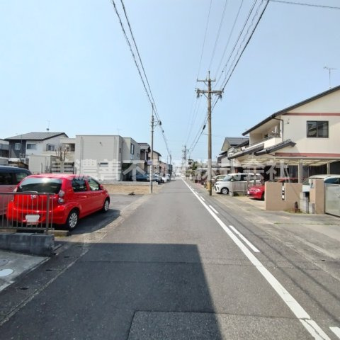 ６５４３３　岐阜市長良有明町土地の前面道路含む現地写真