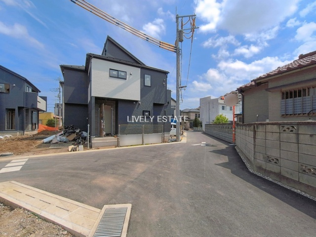 草加市新里町 新築分譲住宅 全8棟 8号棟の前面道路含む現地写真