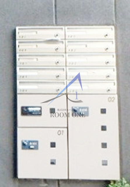 b’CASA新大橋のその他共用部分|集合ポストと宅配ボックスです。