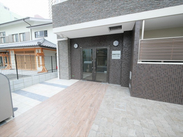 大阪市北区大淀中２丁目の賃貸マンションのエントランス