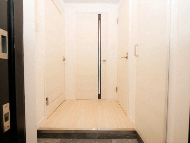 大阪市北区大淀中２丁目の賃貸マンションの玄関
