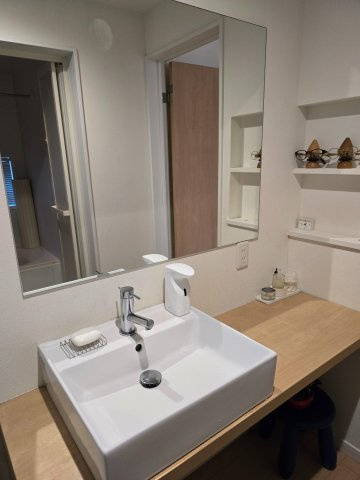 【独立洗面台】 | 練馬区練馬２丁目　中古戸建て | 収納力と使いやすさを兼ね備えた洗面化粧台で快適な身支度空間