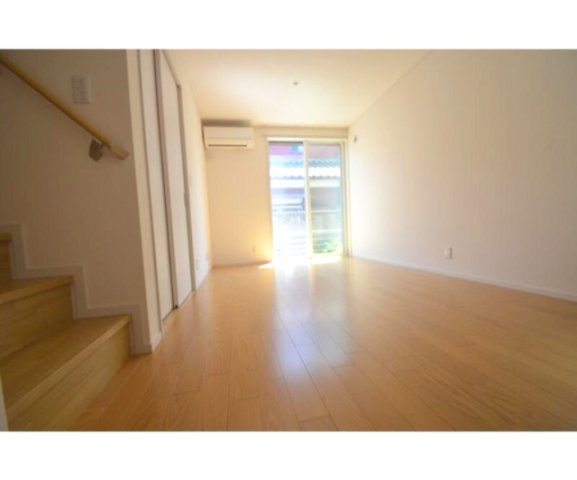 府中市西府町2丁目戸建の居間・リビング