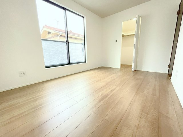 【洋室】 | 入間郡三芳町藤久保　新築一戸建住宅　全1棟　(ふじみ野店) | 洋室6.3帖：バルコニーに面した開放的な洋室。南向きのあたたかい空間です。