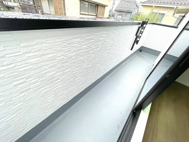 【バルコニー】 | 入間郡三芳町藤久保　新築一戸建住宅　全1棟　(ふじみ野店) | 南に面したバルコニー。日当たりがよくお洗濯にも大活躍です。