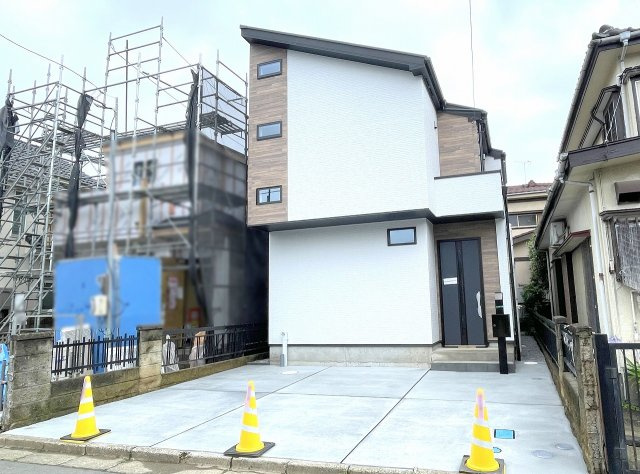 【外観】 | 入間郡三芳町藤久保　新築一戸建住宅　全1棟　(ふじみ野店) | カースペース2台分の広々とした空間。落ち着いた雰囲気と利便性の良さが合わさった環境です。　