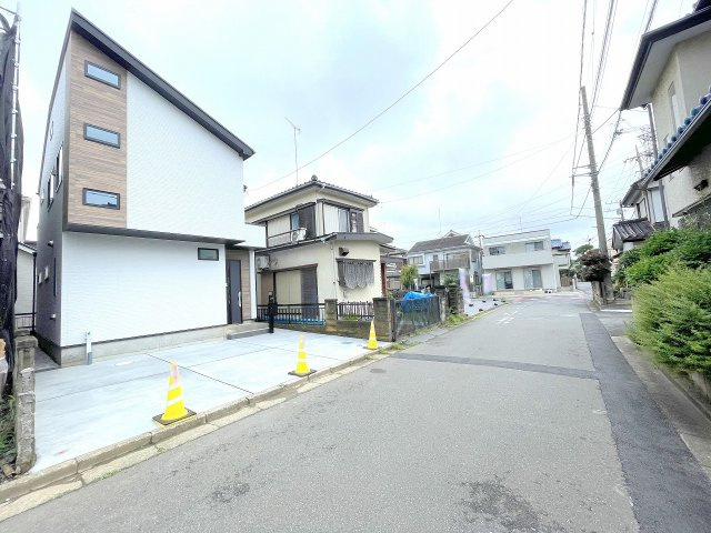 【前面道路含む現地写真】 | 入間郡三芳町藤久保　新築一戸建住宅　全1棟　(ふじみ野店) | 周辺環境も併せてご案内いたします。是非ご連絡ください！