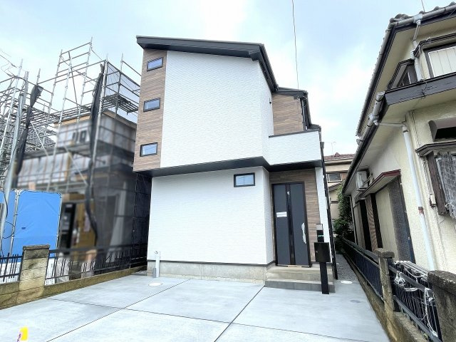 【外観】 | 入間郡三芳町藤久保　新築一戸建住宅　全1棟　(ふじみ野店) | 東武東上線「鶴瀬」駅徒歩19分。徒歩10分圏内にスーパーやコンビニ、ドラッグストアがありお買い物も便利なエリアです。