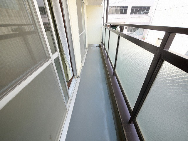大阪市淀川区三津屋南２丁目の賃貸マンションのバルコニー