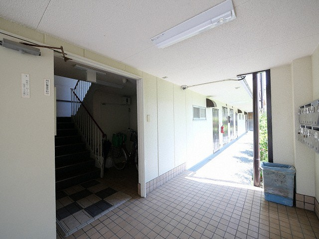 大阪市淀川区三津屋南２丁目の賃貸マンションのロビー