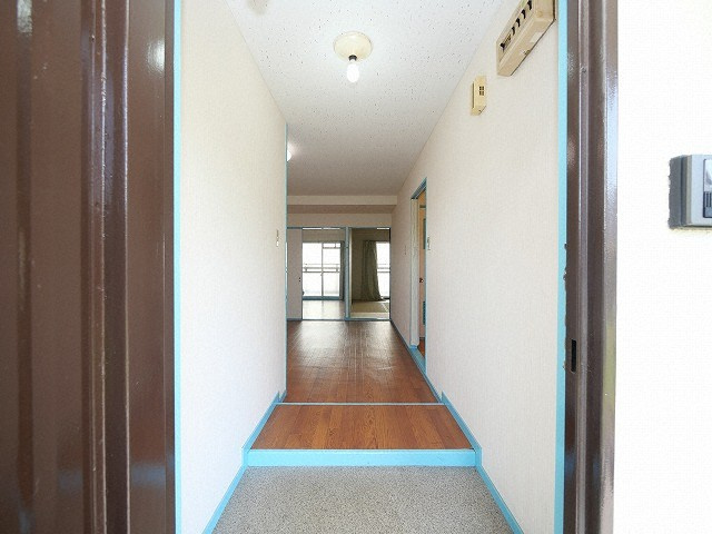 大阪市淀川区三津屋南２丁目の賃貸マンションの玄関