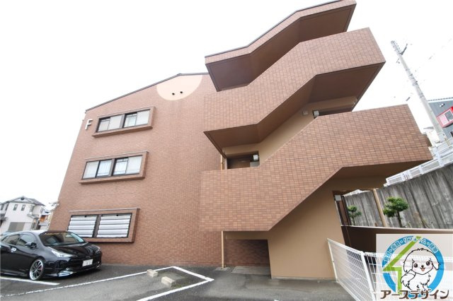 プラザハイツ二ツ屋F棟の外観