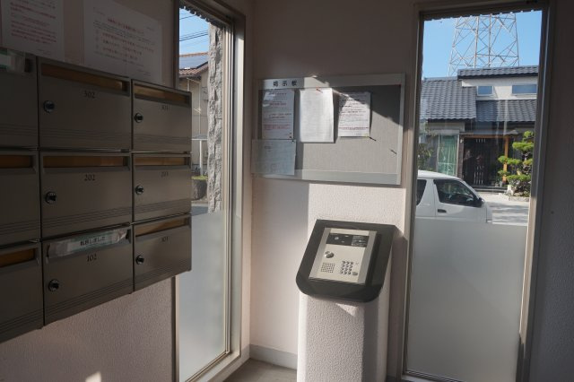 熊本市南区近見４丁目の賃貸マンションのエントランス