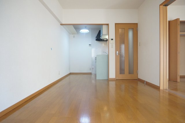 熊本市南区近見４丁目の賃貸マンションの居間・リビング