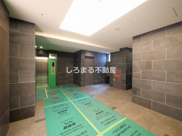 エスリードレジデンス大阪福島フロントのエントランス