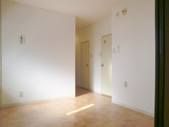 ヴィラ・サニーサイド　冨田ビルの居間・リビング|ダイニングルーム。