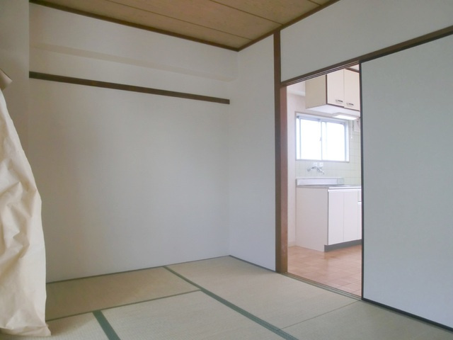 ヴィラ・サニーサイド　冨田ビルの和室|やっぱり畳は癒されますね～。